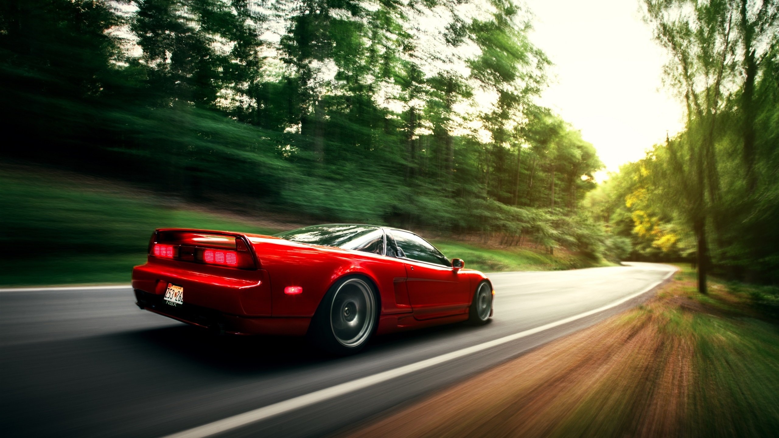 C罗赛后在球场中央独自默哀致敬传奇,c罗出战