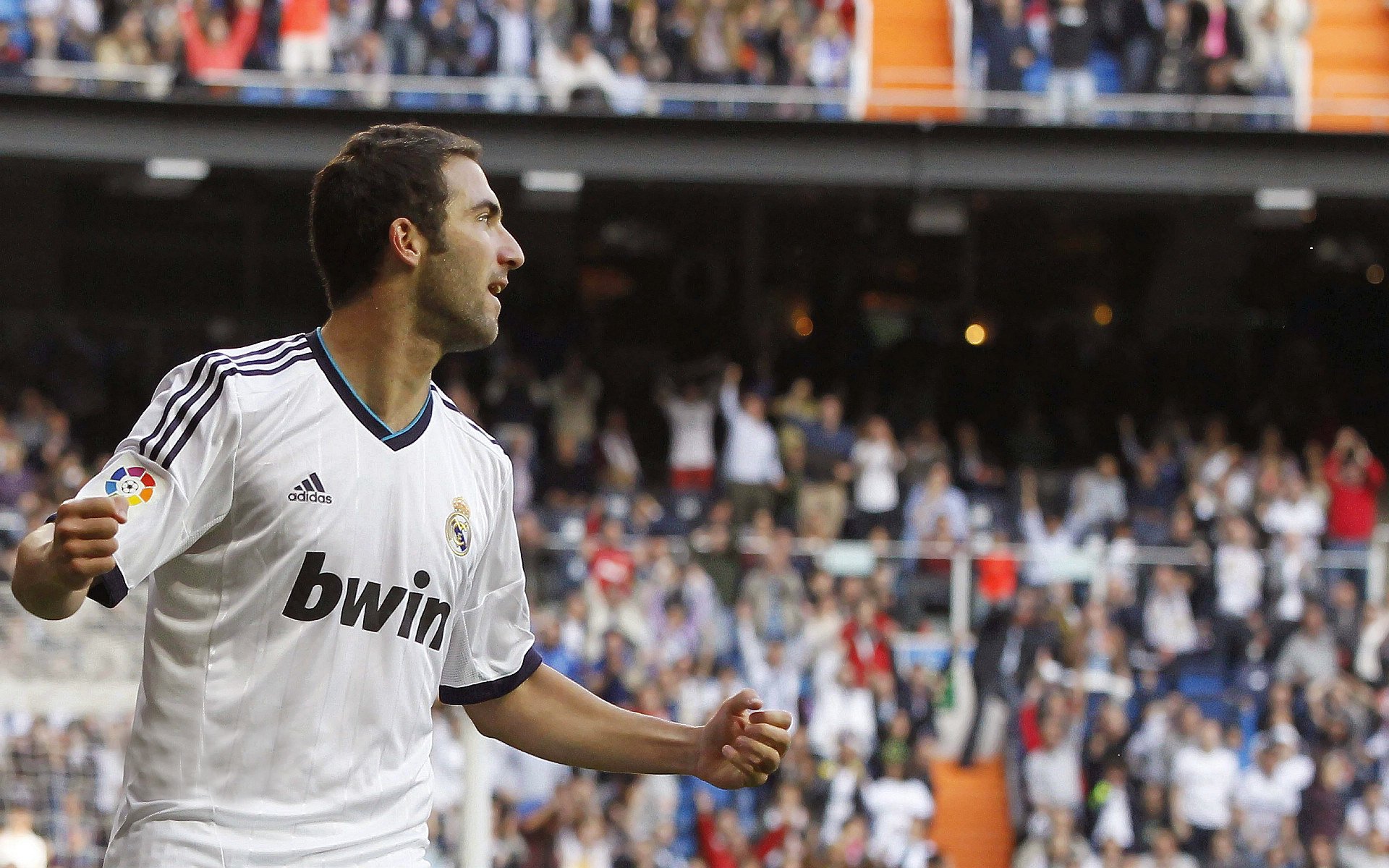 斯密斯:凭借战术敏感度,迅速改变比赛局势,成为全黑队的“战术核心”